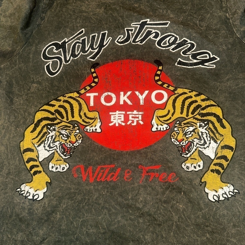 HRT & LUV - Stay Strong Tokyo women’s T-Shirt - Green size Med. - Picture 2 of 8